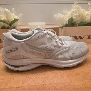 Mizuno Wave Legacy Sneakers Running Shoes Womens Size 11.5 White